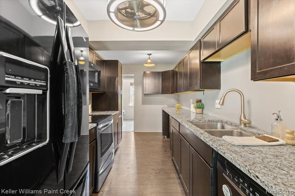19610 Raleigh Circle N, Southfield, MI 48076 — Photo 12
