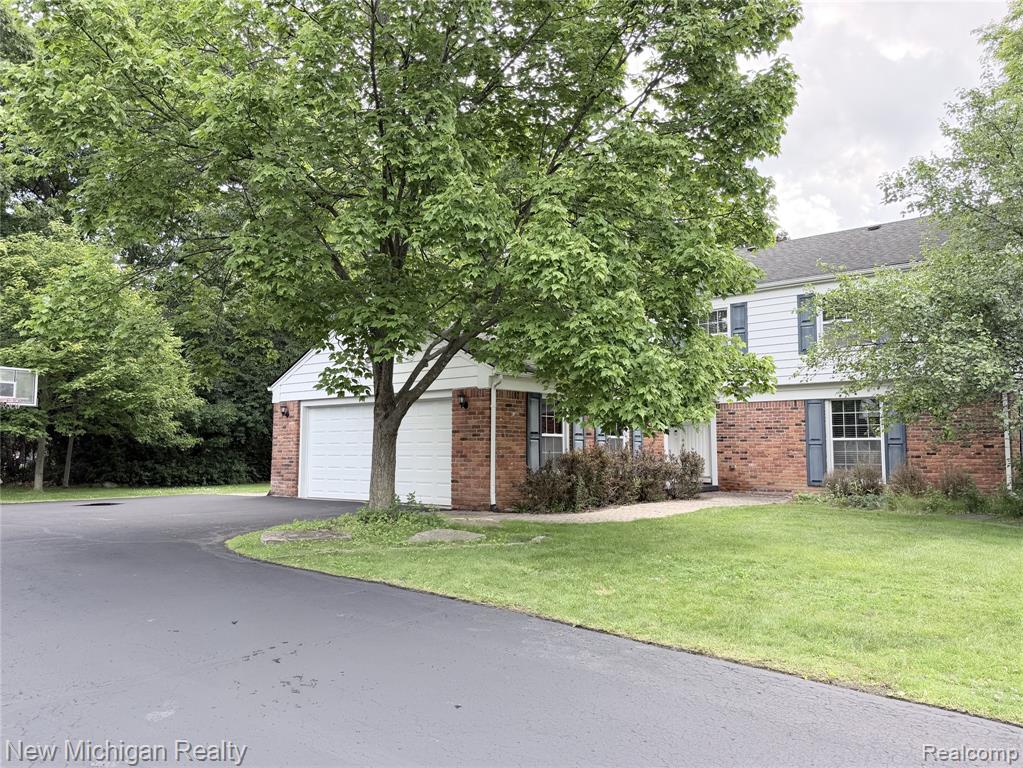 5937 Red Coat Lane, West Bloomfield, MI — front exterior