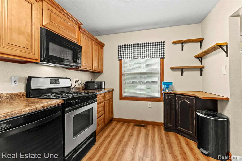 9140 Cloverlawn Street, Detroit, MI 48204 — Photo 9