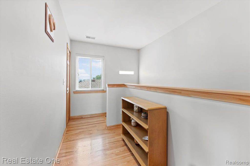 9671 STERLING Avenue, Allen Park, MI 48101 — Photo 28