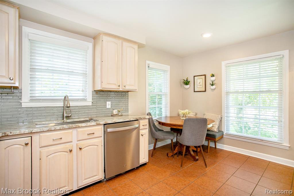 10475 Vernon Avenue, Huntington Woods, MI — Photo 11