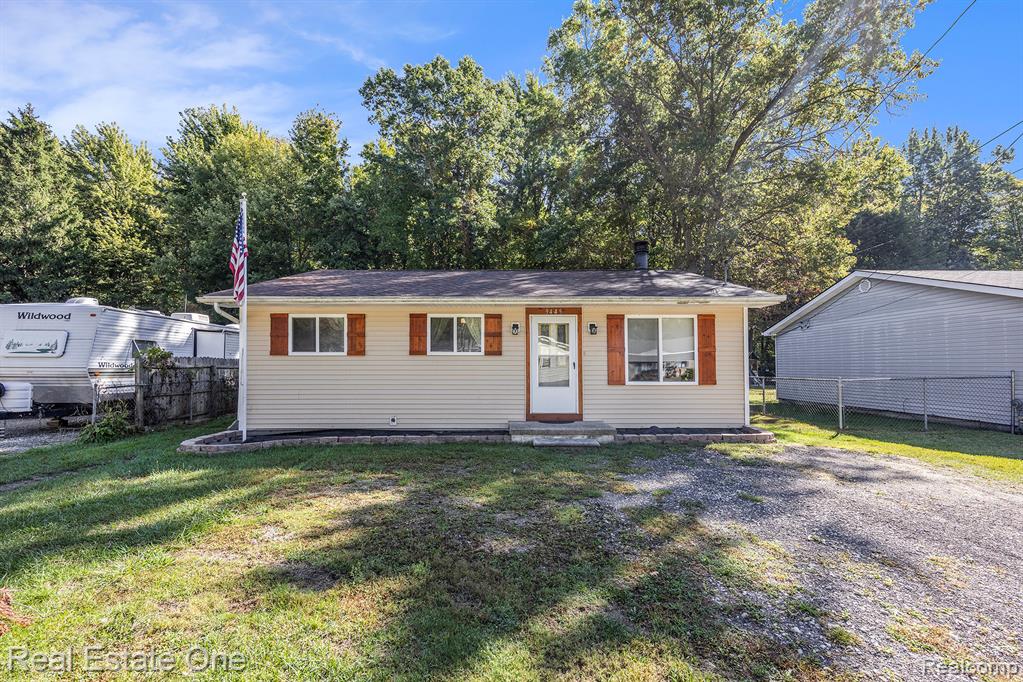 9445 Lakepointe Boulevard, Clay, MI 48001 — front exterior