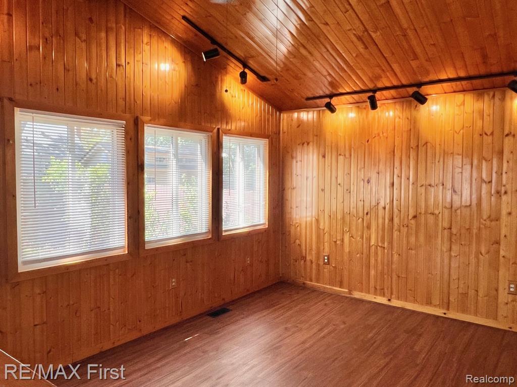 559 Gardendale Street, Ferndale, MI 48220 — Photo 11