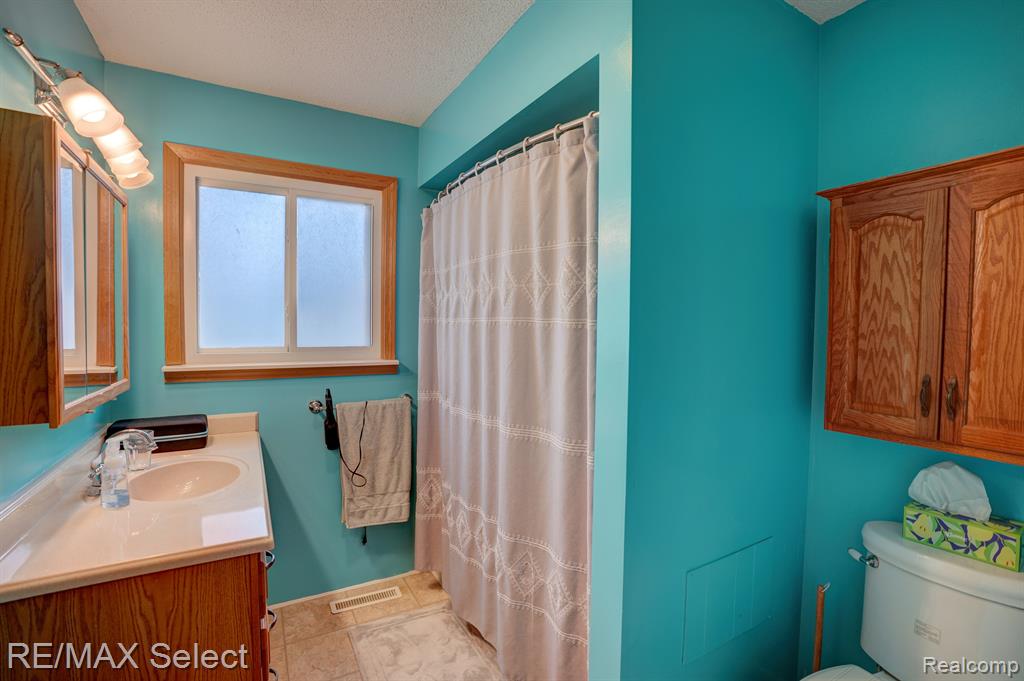502 W BENJAMIN Street, Linwood, MI 48634 — Photo 13