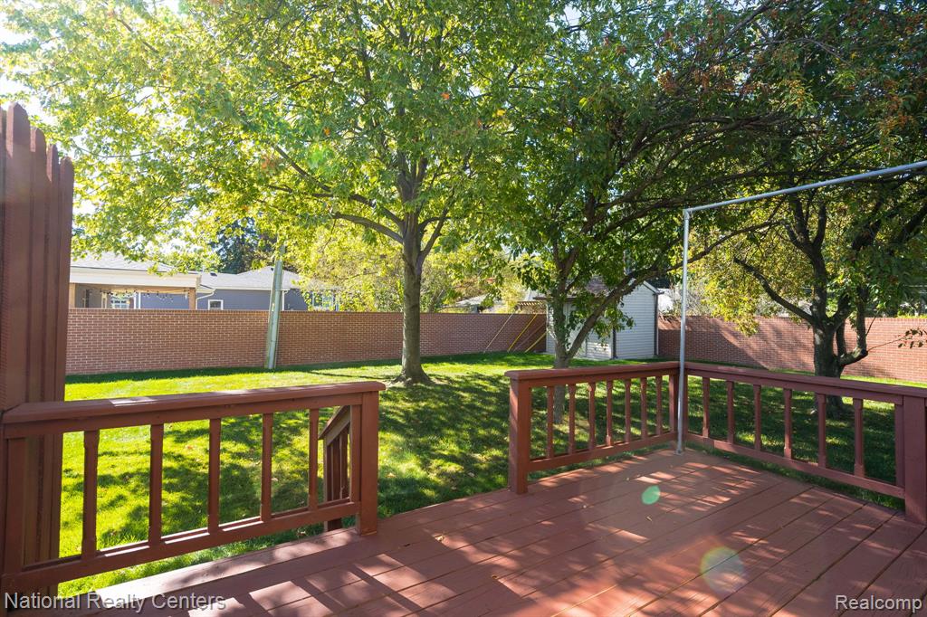 405 Pineview Court, Saint Clair Shores, MI 48081 — Photo 6