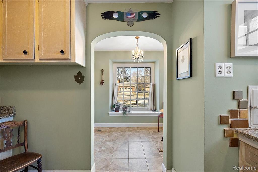 17601 Cambridge Boulevard, Lathrup Village, MI 48076 — Photo 29