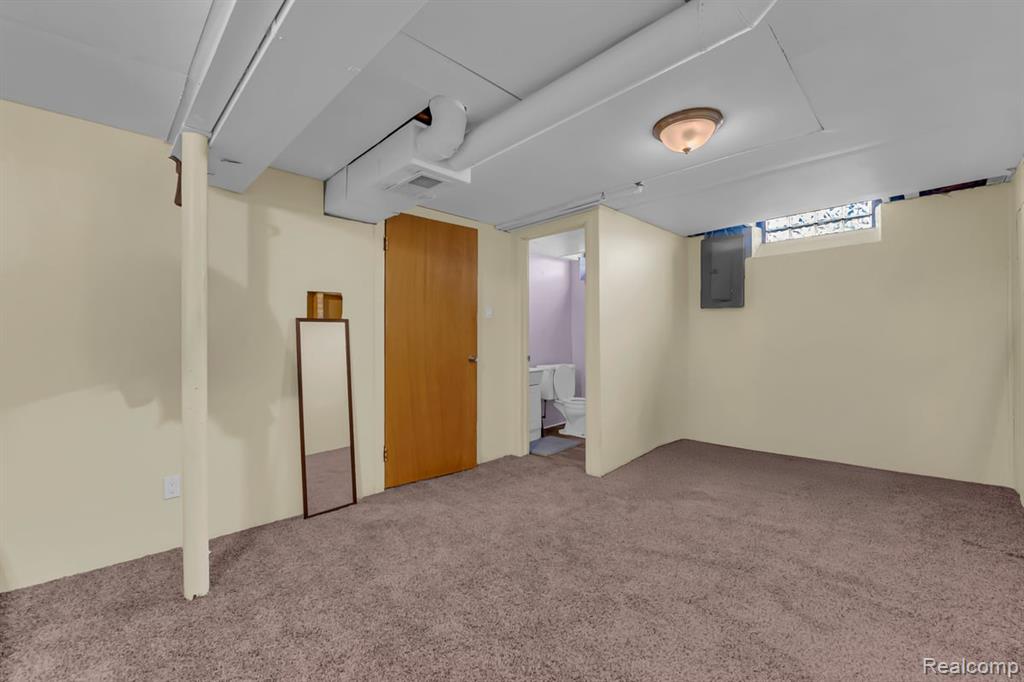24880 Warrington Avenue, Eastpointe, MI 48021 — Photo 17