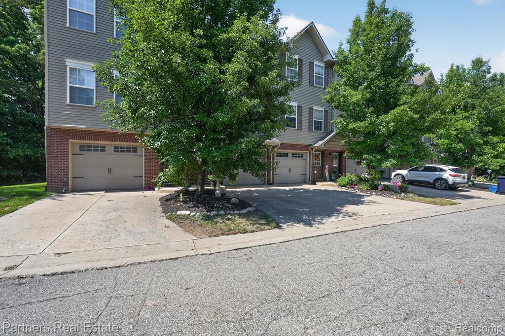 1617 Red Hickory Court, Howell, MI 48855 — Photo 2