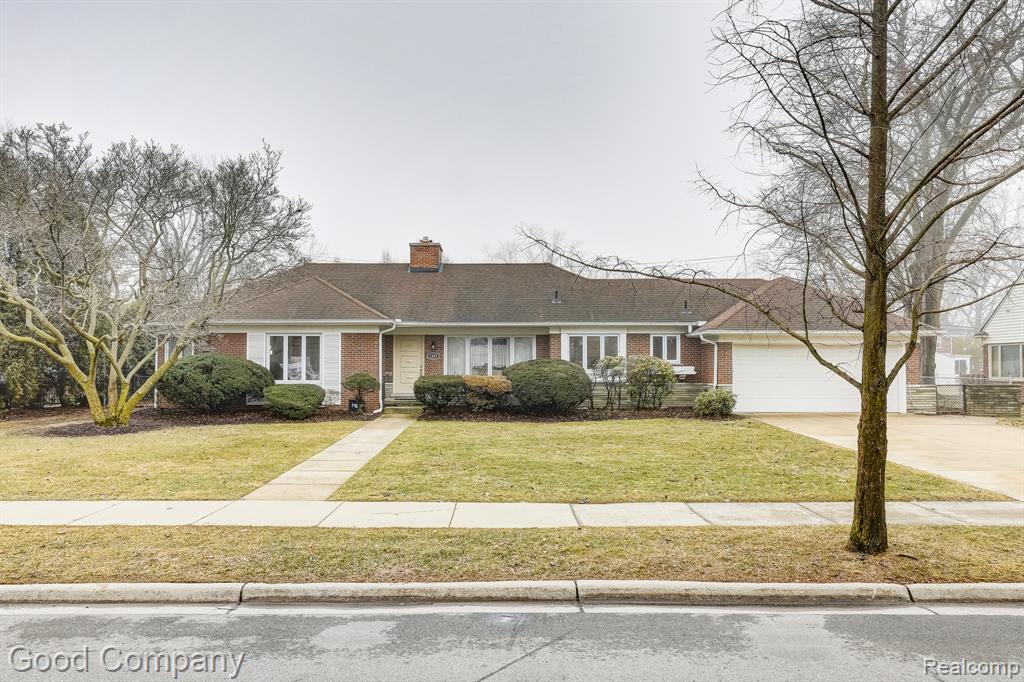 1557 Lochmoor Boulevard, Grosse Pointe Woods, MI 48236 — front exterior