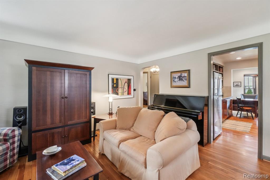 912 Cedar Hill Dr, Royal Oak, MI 48067 — Photo 6