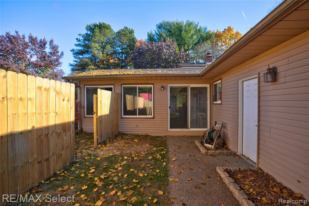 9367 Longmeadow Court, Fenton, MI 48430 — Photo 6