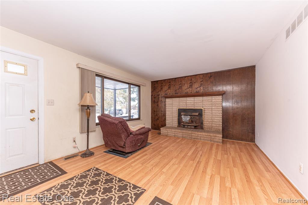 22700 Griswold Road, South Lyon, MI 48178 — Photo 27
