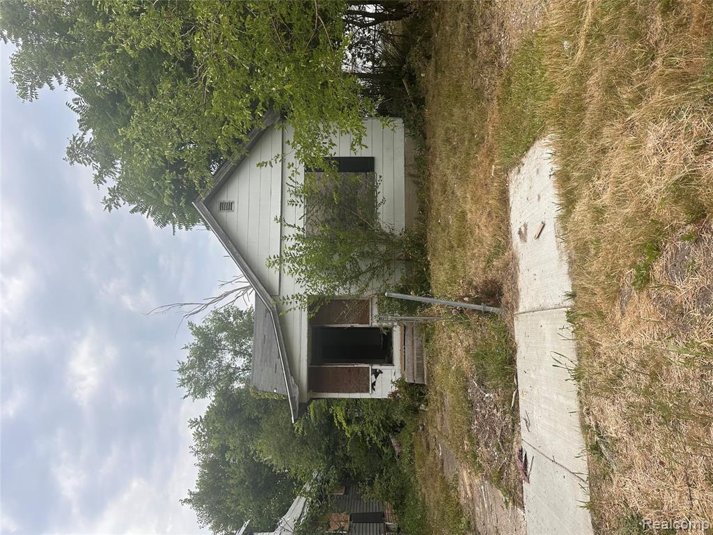 137 E Oakley Street, Flint, MI 48503