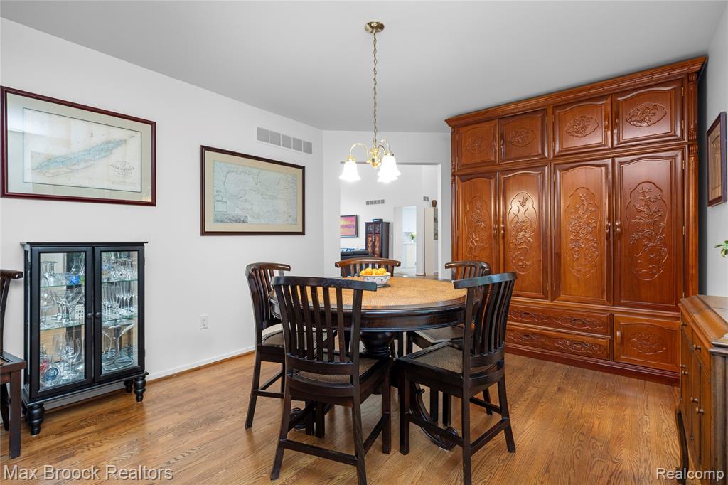 4860 Lagoons Circle, West Bloomfield, MI 48323 — Photo 34