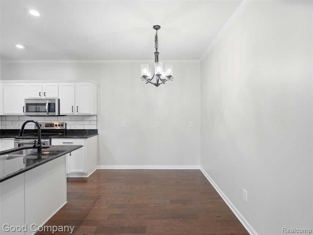 56612 Sunset Drive, Utica, MI 48316 — Photo 12