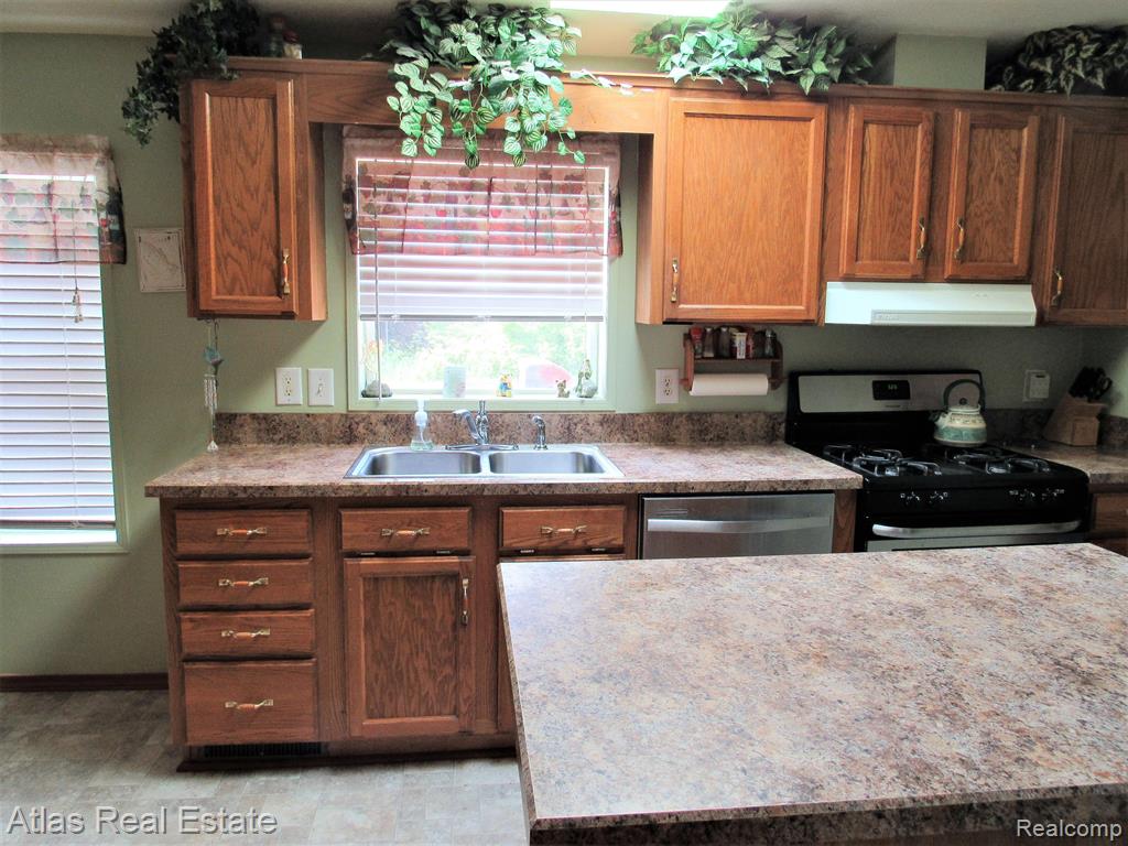 78 W BARNES Road, Fostoria, MI 48435 — Photo 4