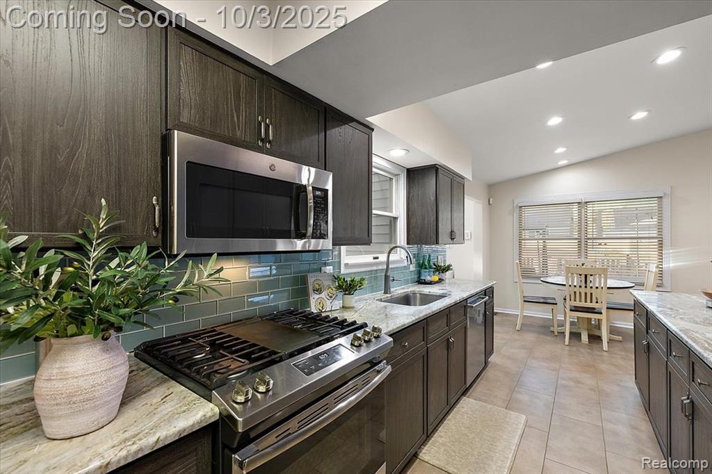 13154 Kingston Avenue, Huntington Woods, MI — Photo 21