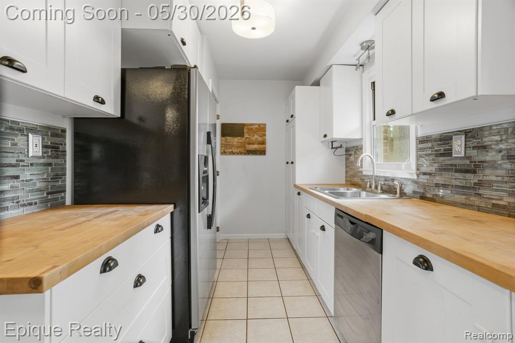 29087 Howard Avenue, Madison Heights, MI 48071 — Photo 9