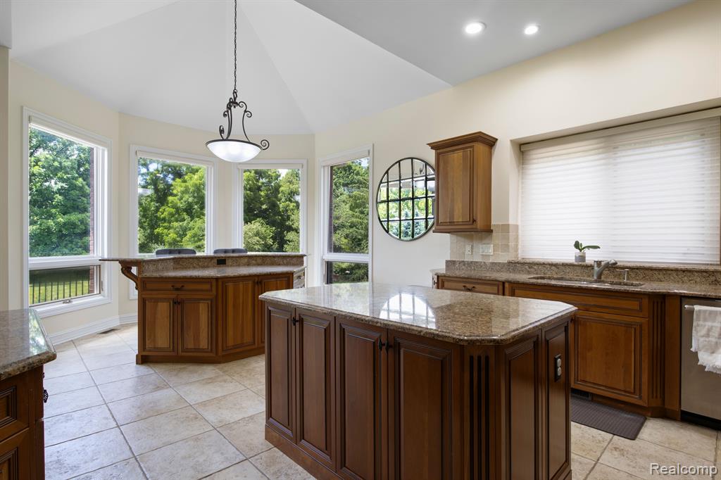 8151 ROLLING MEADOWS Drive, Canton, MI 48187 — Photo 37