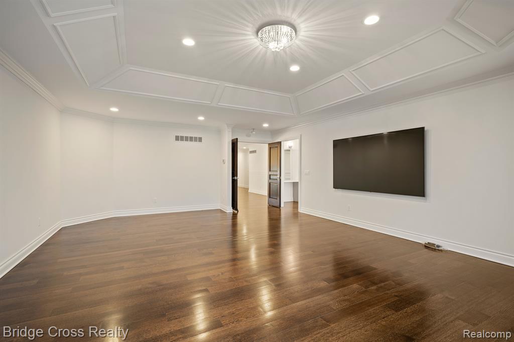 5820 LAKEVIEW Avenue, Orchard Lake Village, MI 48323 — Photo 39
