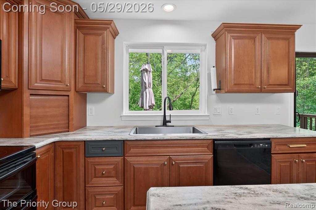 517 Deer Valley Road, Holly, MI 48442 — Photo 12
