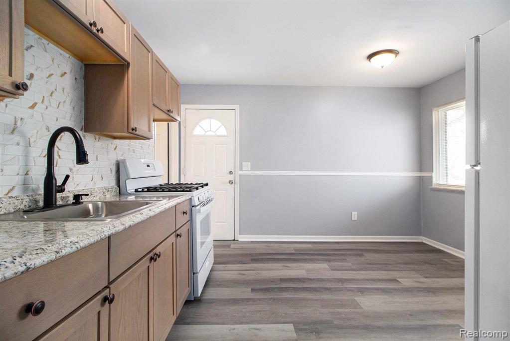 41810 PIERCE Street, Van Buren, MI 48111 — Photo 11