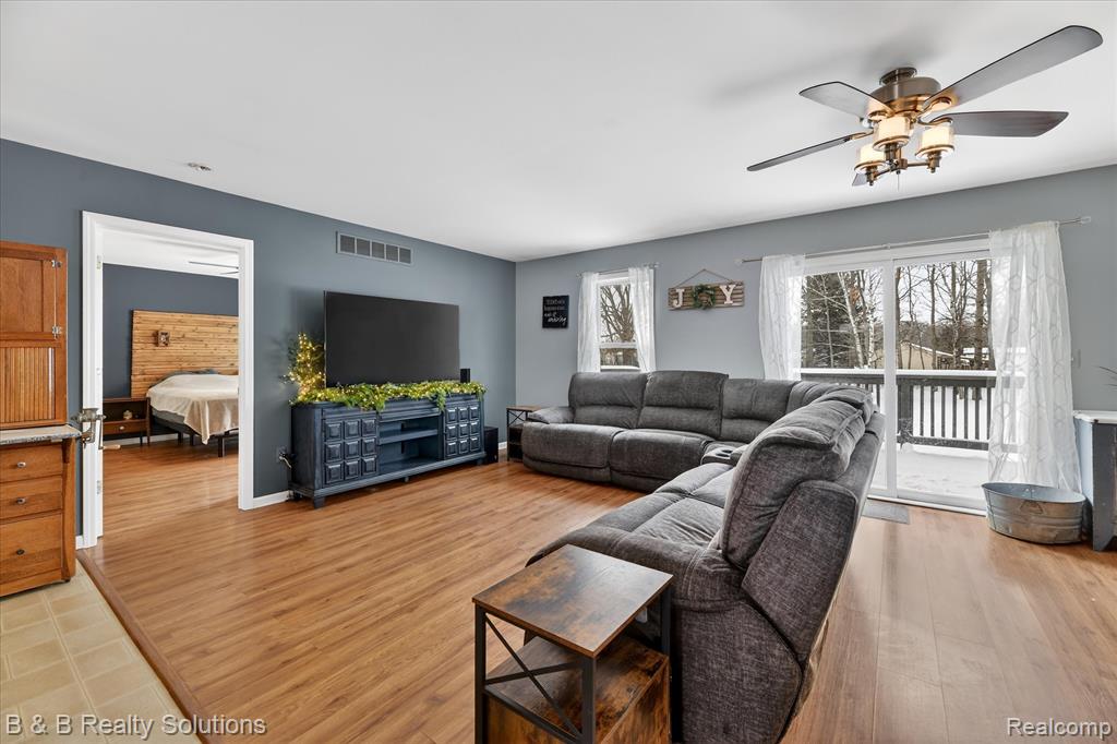 5769 Cobblestone Drive, North Branch, MI 48461 — Photo 8