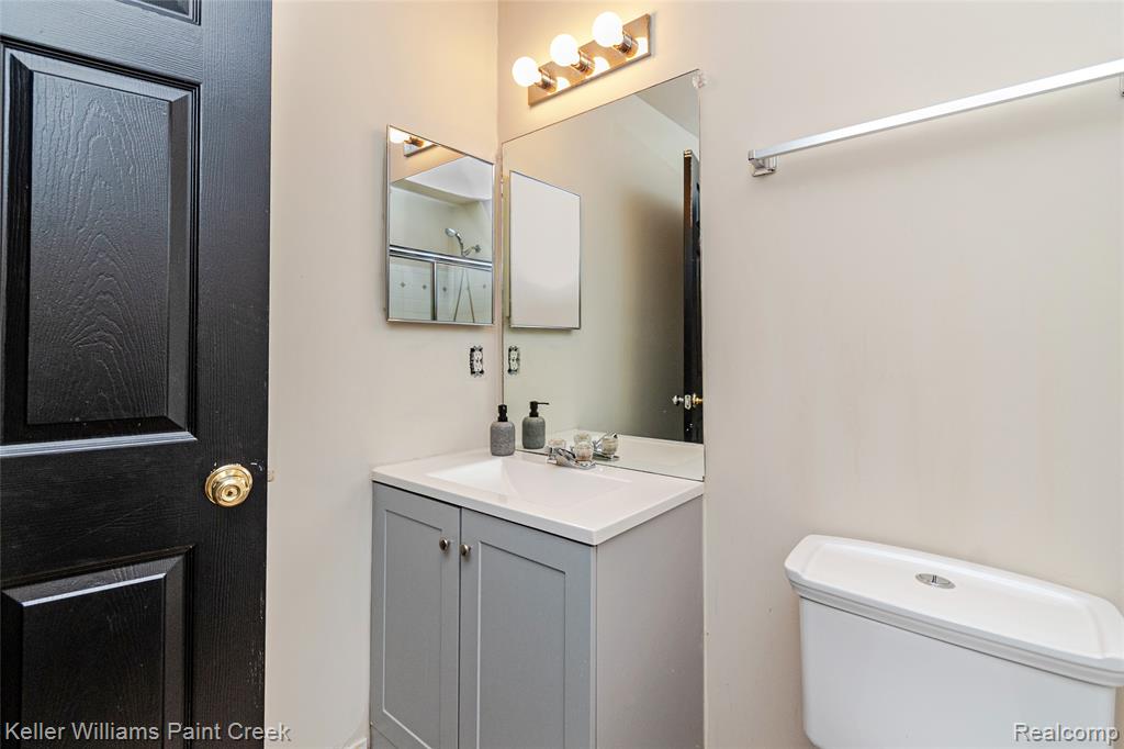 867 Amanda Lane, Pontiac, MI 48340 — Photo 12