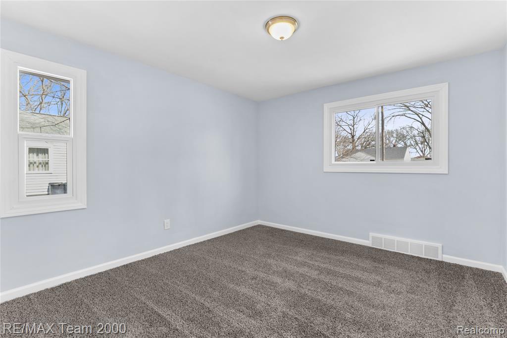 21171 Westhampton Street, Oak Park, MI 48237 — Photo 14