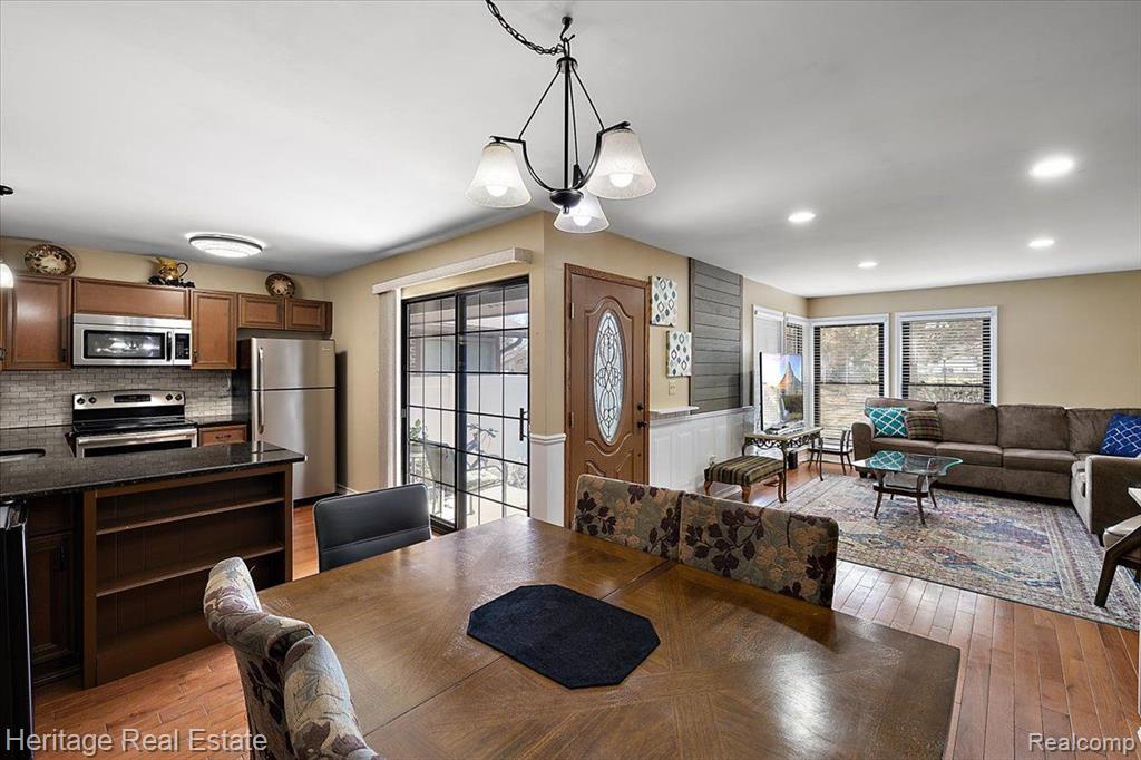 2855 ROUNDTREE Drive, APT 104 L, Troy, MI 48083 — Photo 9