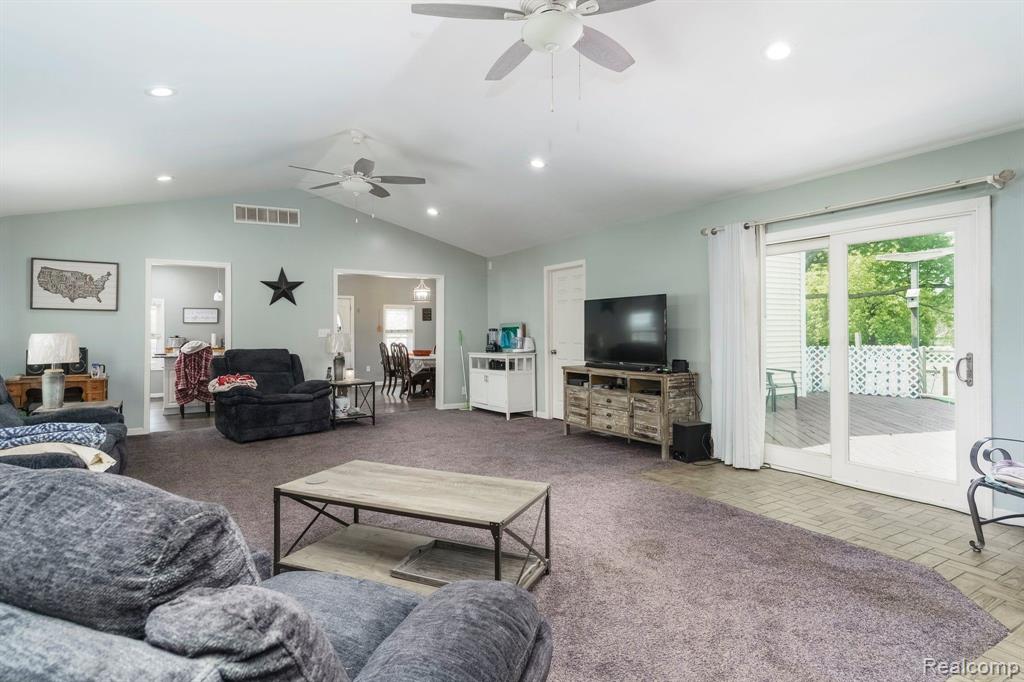 4206 GRAND BLANC Road, Swartz Creek, MI 48473 — Photo 7