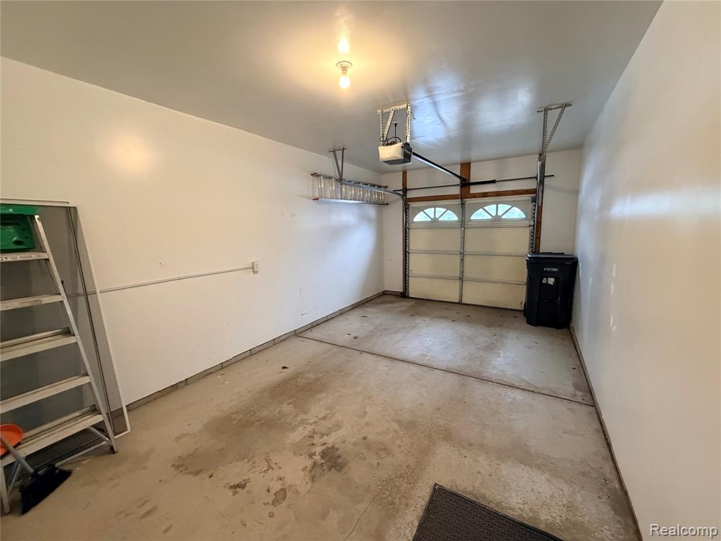 714 OLDE ENGLISH Circle, Unit 30, Howell, MI 48855 — Photo 18