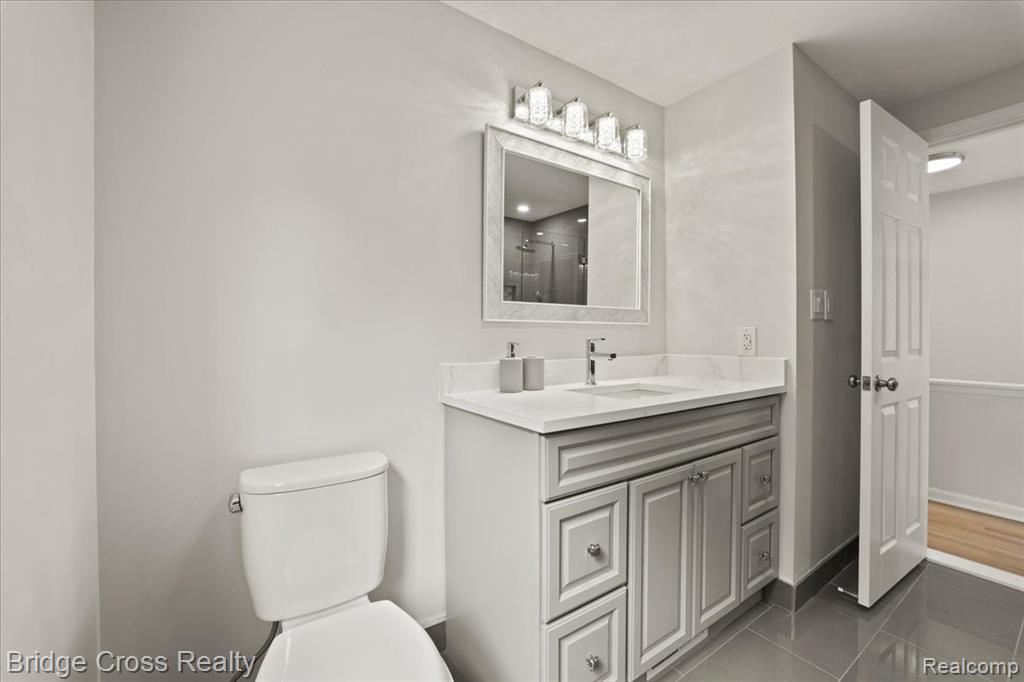 655 S Spinningwheel Lane, Bloomfield Hills, MI 48304 — Photo 29