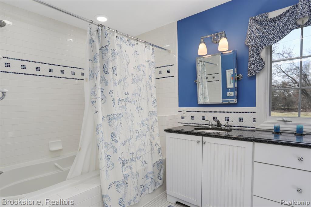 7585 LILAC Court, West Bloomfield, MI 48324 — Photo 34