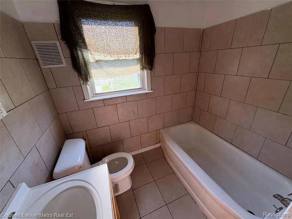 605 NEBRASKA Avenue, Pontiac, MI 48341 — Photo 7