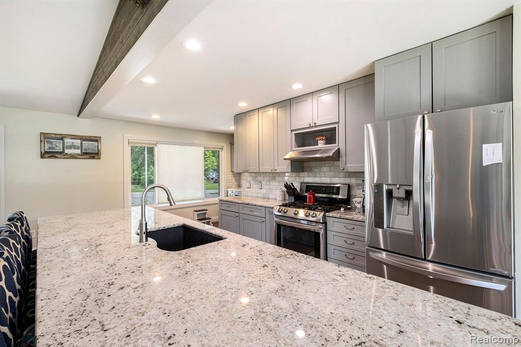 8266 Twilight Lane, Brighton, MI 48116 — Photo 9