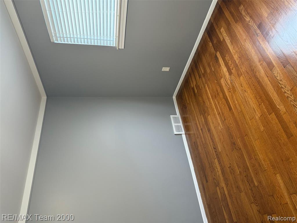 6491 N Silvery Lane, Dearborn Heights, MI 48127 — Photo 12
