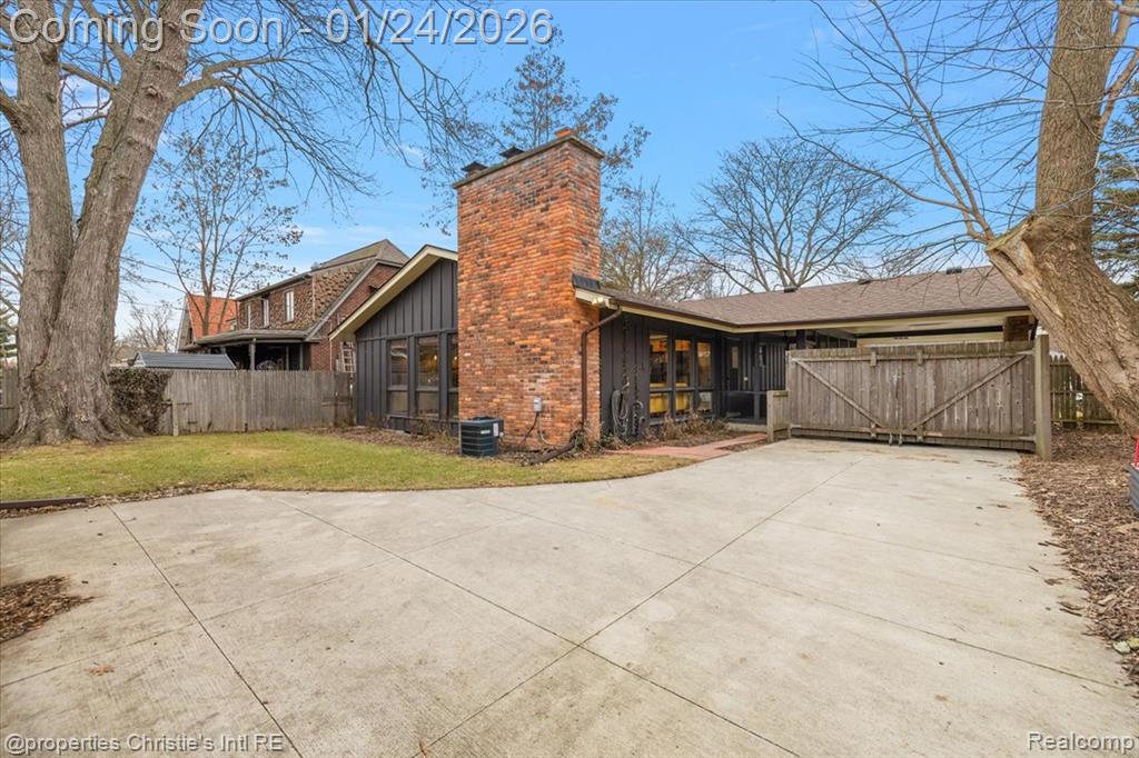765 Barrington Road, Grosse Pointe, MI 48230 — Photo 8