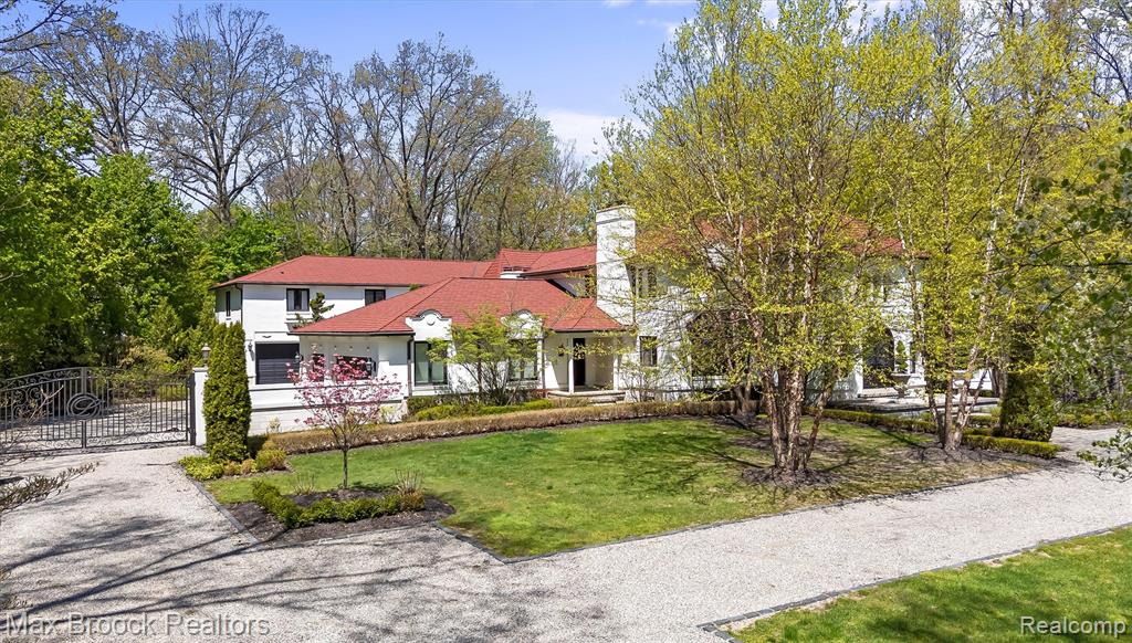 5190 Clarendon Crest Street, Bloomfield Hills, MI 48302