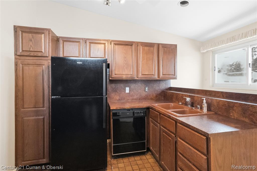 7479 N Charlesworth Street, Dearborn Heights, MI 48127 — Photo 12