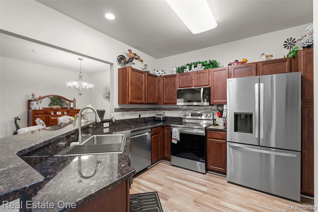 48436 Maplehurst Drive, Shelby Twp, MI 48317 — Photo 11