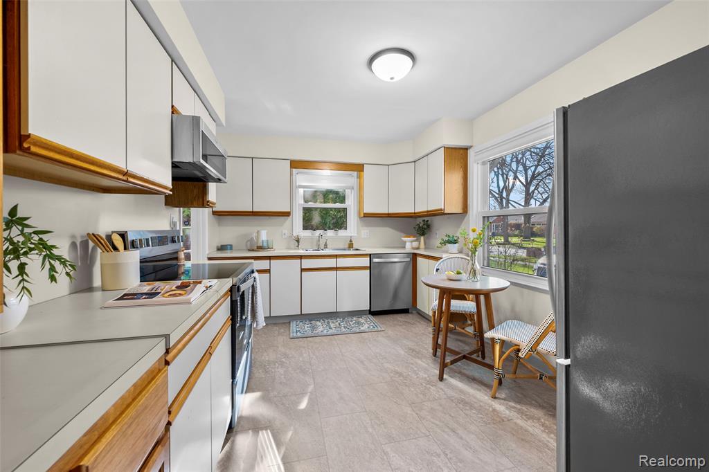 408 Orchard View Drive, Royal Oak, MI 48073 — Photo 12