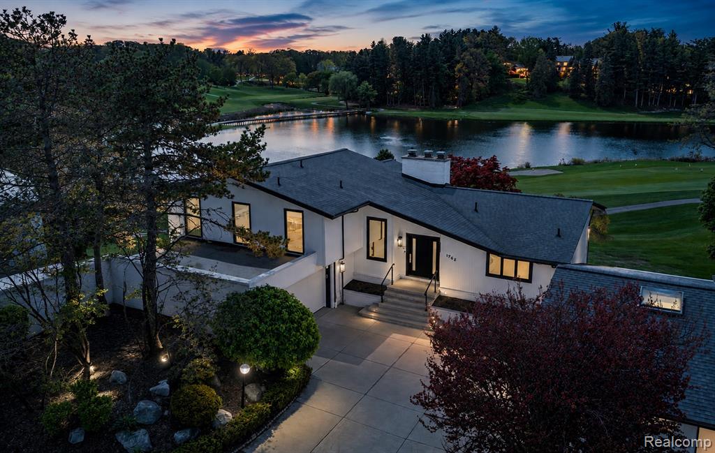 1762 Saint Johns Court, Bloomfield Hills, MI 48302