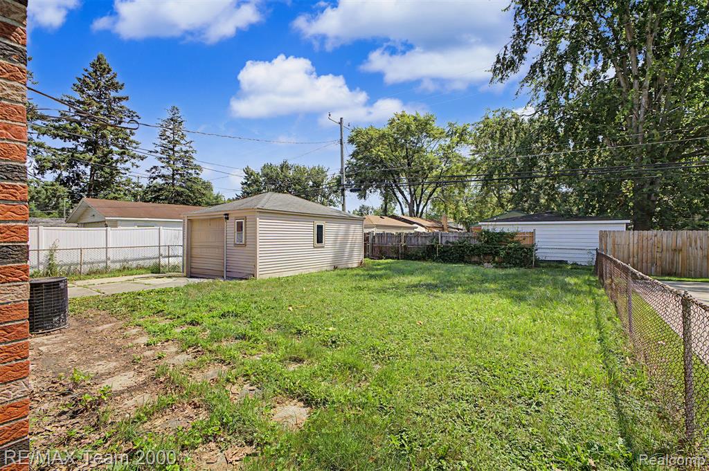 4947 Roosevelt Boulevard, Dearborn Heights, MI 48125 — Photo 25