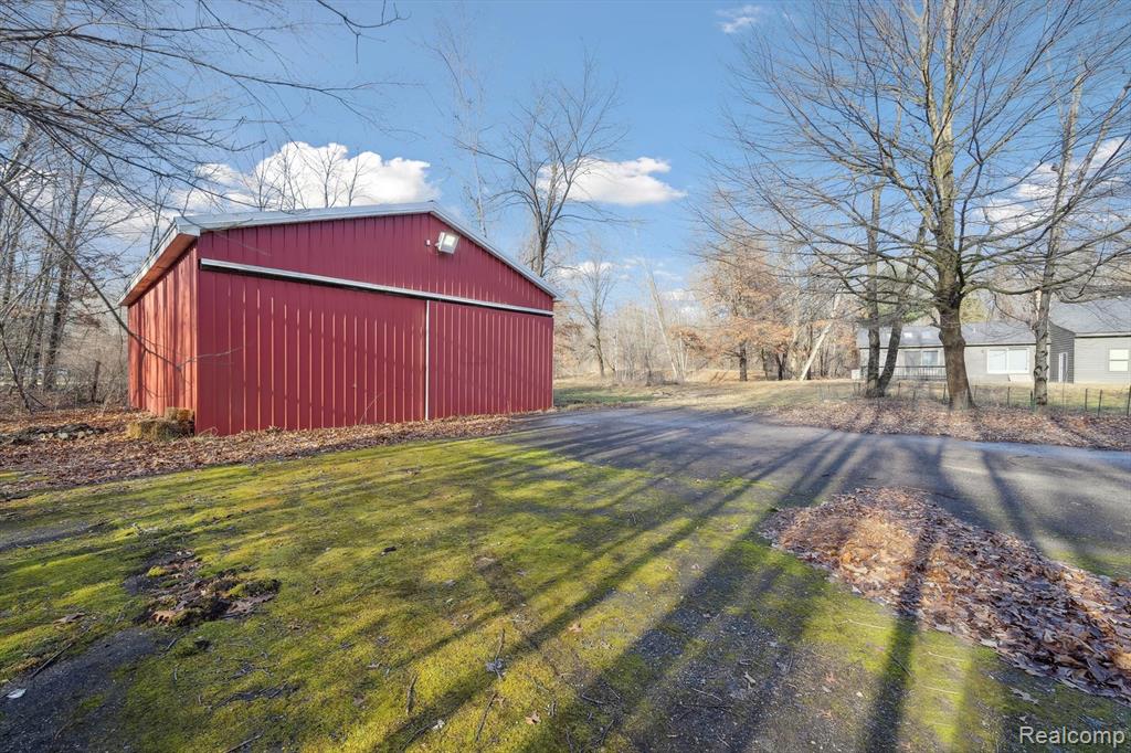 8270 McClements Road, Brighton, MI 48114 — Photo 24