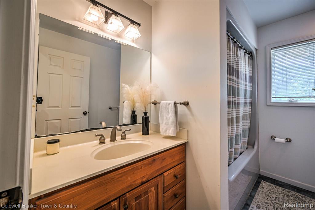11265 N Shore Drive, Whitmore Lake, MI 48189 — Photo 38