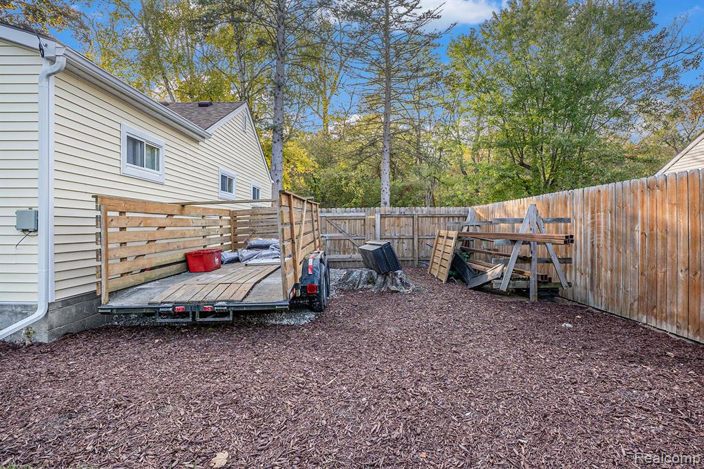 441 CLAYBURN Boulevard, Waterford, MI 48327 — Photo 20