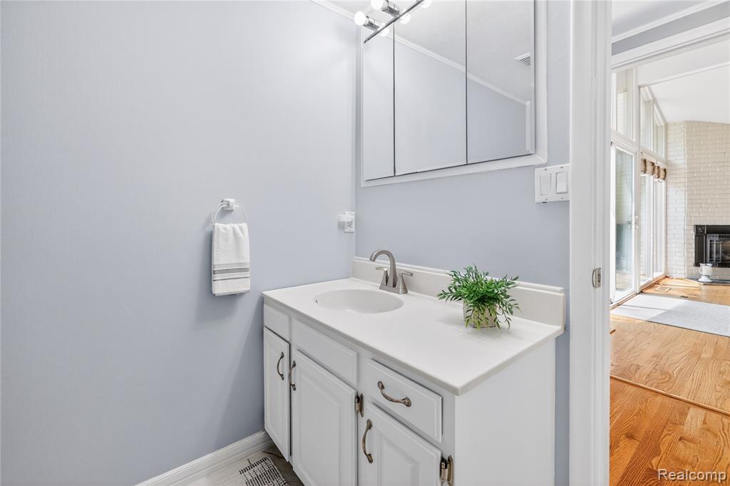 8733 Woodside Drive, Grosse Ile, MI 48138 — Photo 18