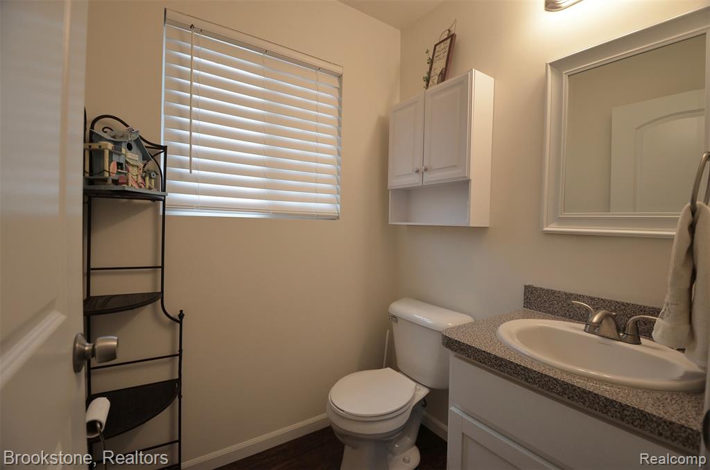 350 Fountain Park Drive, Waterford, MI 48327 — Photo 33