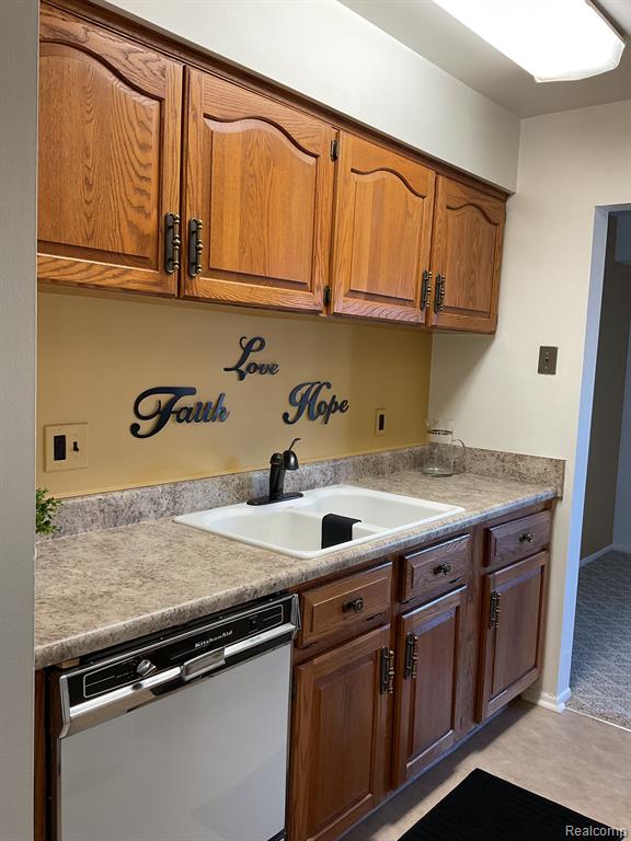 1730 HARRISON Avenue, B2, Trenton, MI 48183 — Photo 16
